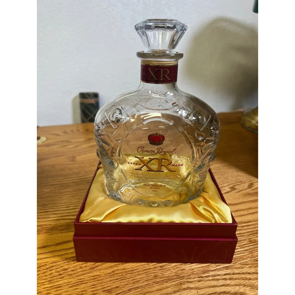 Crown Royal XR Extra Rare Waterloo Empty 750ml Bottle with Presentation Box Stop